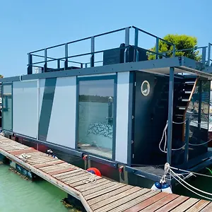 Houseboat Cadiz El Puerto - Casa Flotante Hotel en barco El Puerto de Santa María
